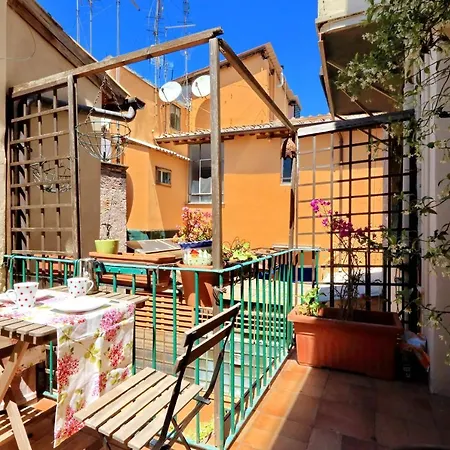 Lungaretta 97 * ローマ